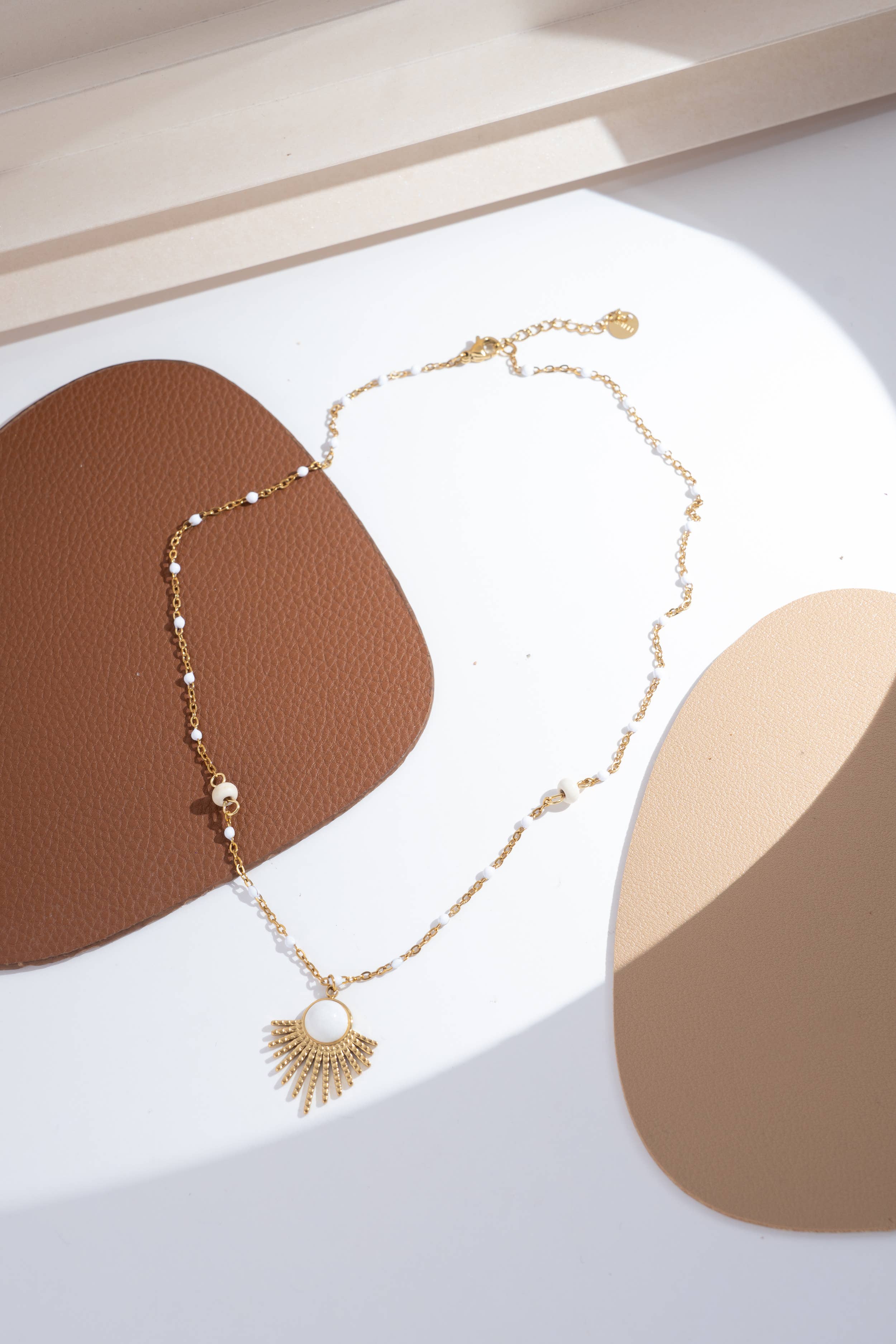 Solaïa – Collier Soleil & Pierre Colorée