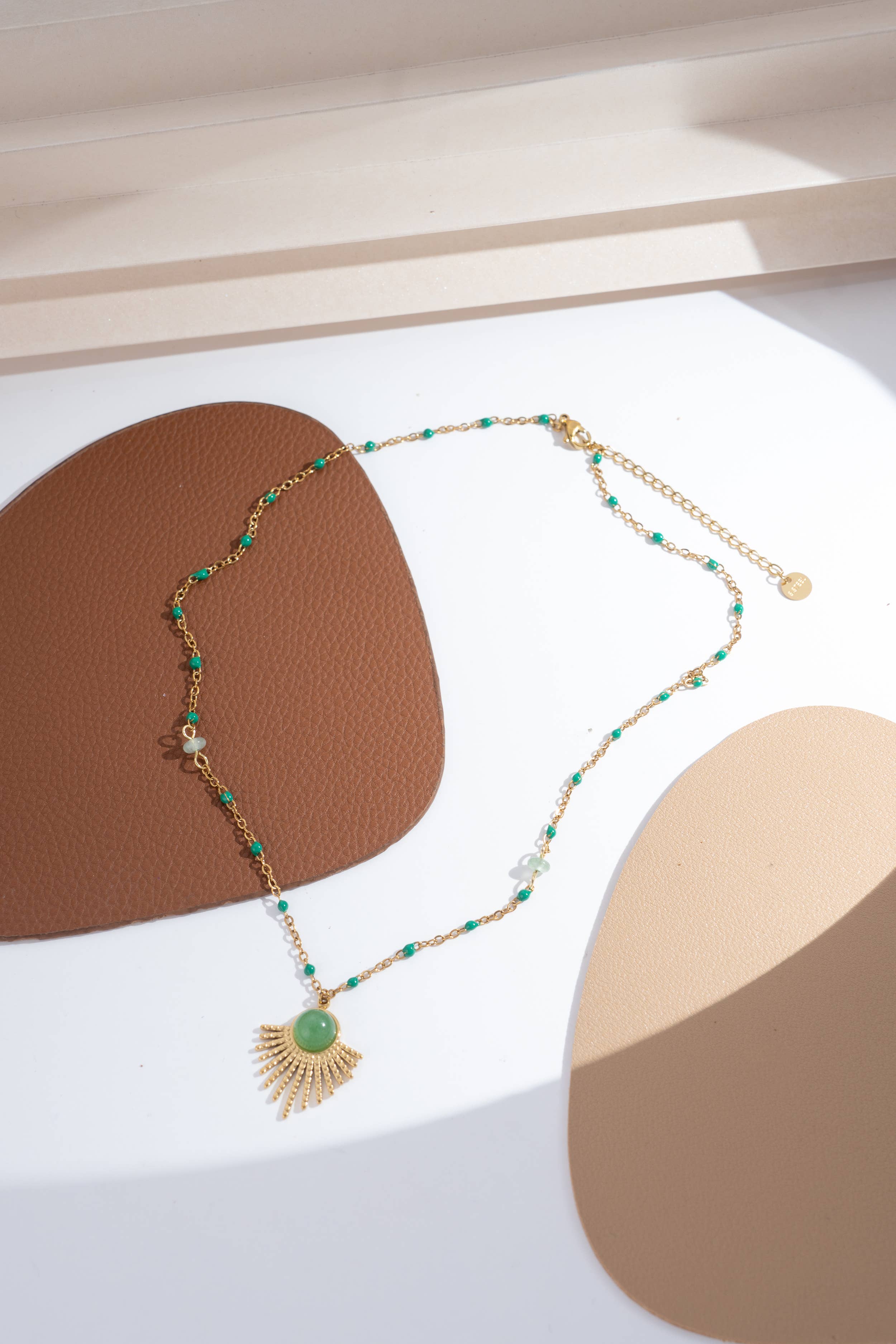 Solaïa – Collier Soleil & Pierre Colorée