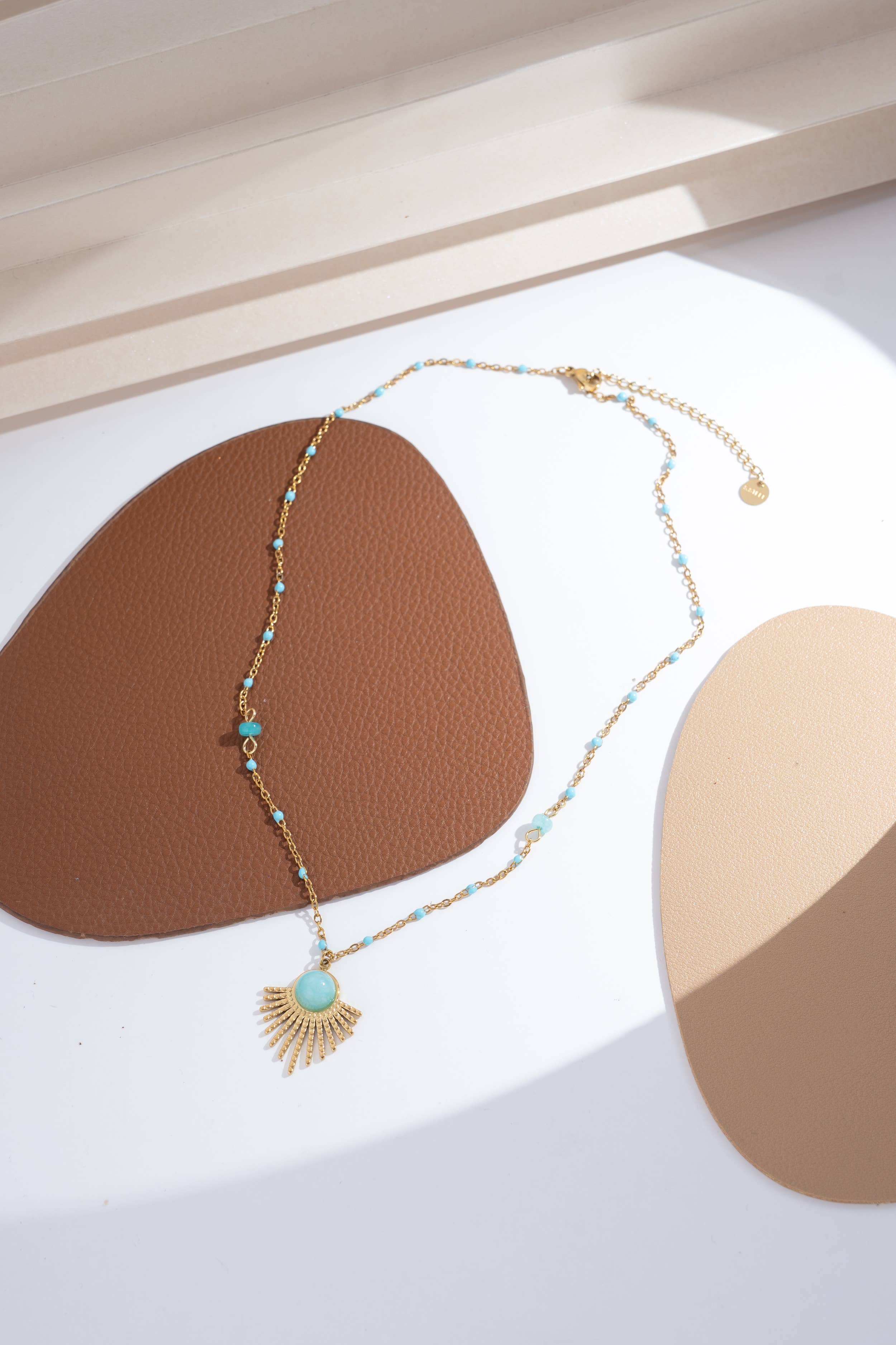 Solaïa – Collier Soleil & Pierre Colorée